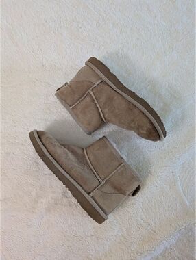 UGG Classic Ultra Mini Boots Caribou Suede Big Kids Size 3 (Fits Women’s 5) Cozy